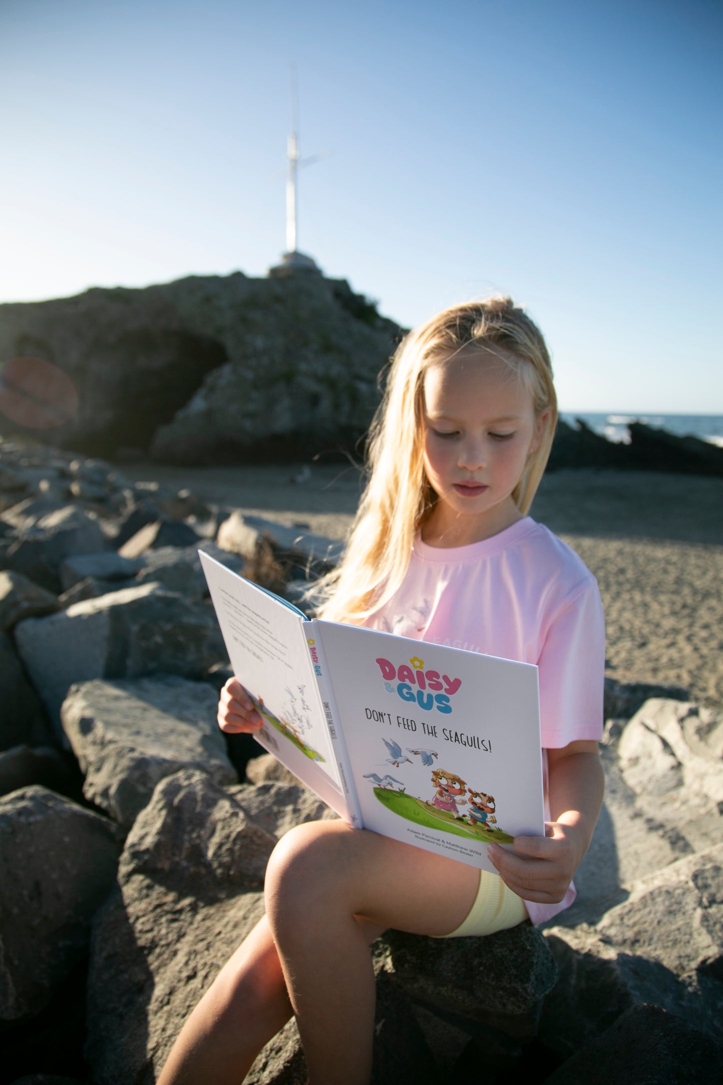 Don’t Feed the Seagulls! — A Daisy & Gus Picture Book